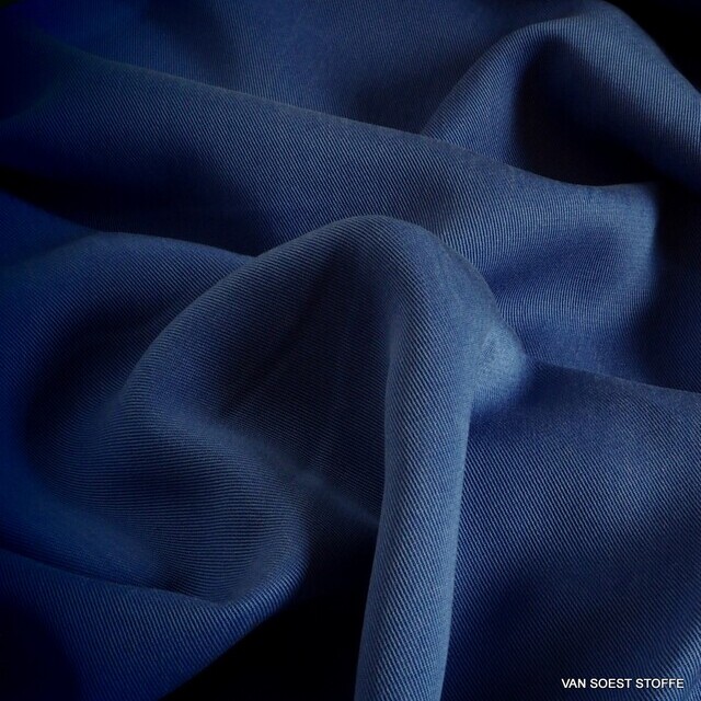 100 % Tencel™ schwerer 3/1 Soft Gabardine in Blau-Violett | Ansicht: 100 % Tencel™ schwerer 3/1 Soft Gabardine in Blau-Violett