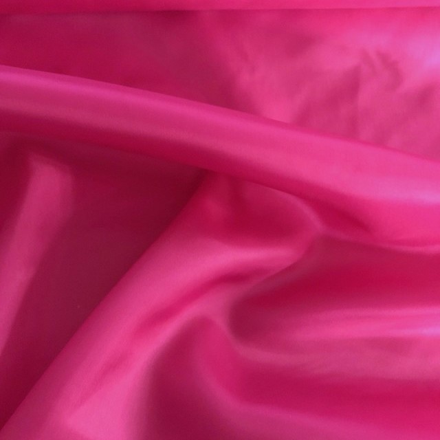 100% Cupro® lining fabric in Fuxia | View: 100% Cupro® lining fabric in Fuxia