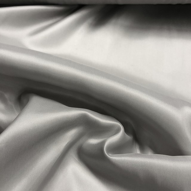 100% Cupro® lining fabric in Grigio Perla | View: 100% Cupro® lining fabric in Grigio Perla