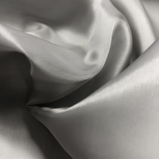 100% Cupro® lining fabric in Grigio Perla | View: 100% Cupro® lining fabric in Grigio Perla