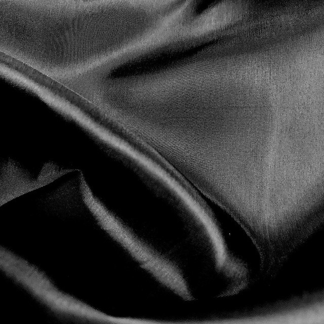 100% Cupro® lining fabric in Nero | View: 100% Cupro® lining fabric in Nero