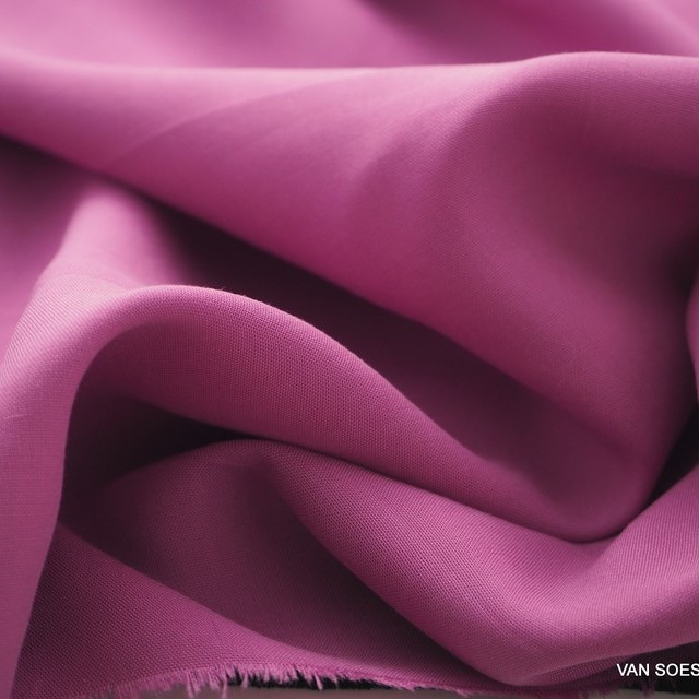 100% Lyocell-Tencel leichte Leinwandbindung in magenta | Ansicht: 100% Lyocell-Tencel leichte Leinwandbindung in magenta