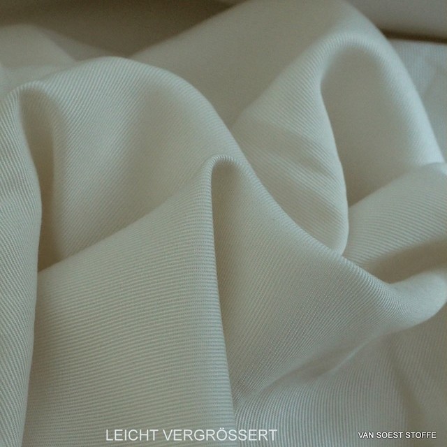 100% Lyocell - Tencell Mittelschwerer Twill in Ivory