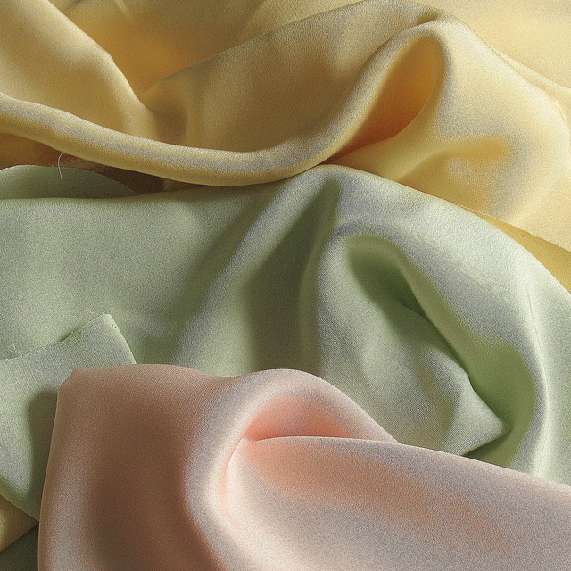 100% Reine Seide - Schwere Crepe de Chine in Champagne