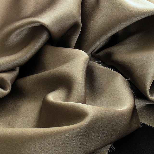 Art. No.: 100% Stretch Satin Stoff - Stretch Seiden Satin in PLATIN - GRAY 100% Stretch Satin Stoff - Stretch Seiden Satin in PLATIN - GRAY