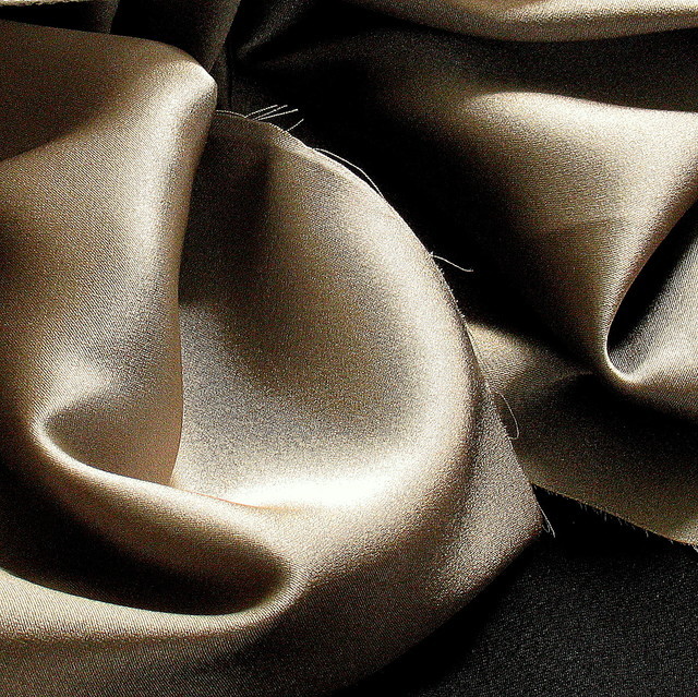 Art. No.: 100% Stretch Satin Stoff - Stretch Seiden Satin in PLATIN - GRAY 100% Stretch Satin Stoff - Stretch Seiden Satin in PLATIN - GRAY