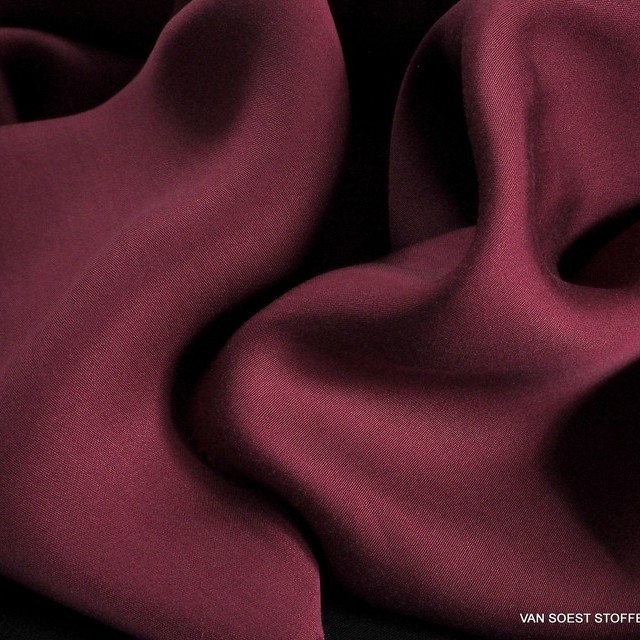 1920 - 100% TENCEL™ super-fine natural matte satin in burgundy