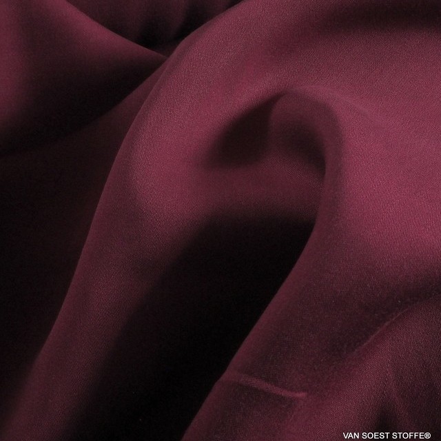 1920 - 100% TENCEL™ super-fine natural matte satin in burgundy | View: 1916 - 100% TENCEL ™ super-fine natural matte satin in kiwi