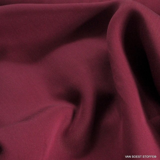 1920 - 100% TENCEL™ super-fine natural matte satin in burgundy | View: 1916 - 100% TENCEL ™ super-fine natural matte satin in kiwi