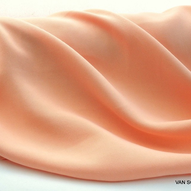 100% Tencel™ Mittelschwerer Twill in Lachs-Orange