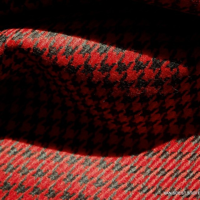 100% Wool Houndstooth Cherry Red & Dark Anthracite | View: 100% Wool Houndstooth Cherry Red & Dark Anthracite