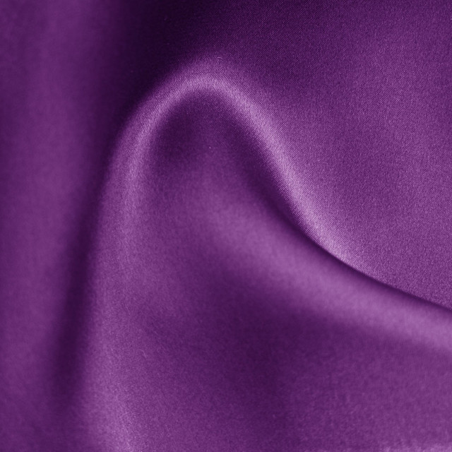 100% Seide Farbe lila mit erhöhtem Stand