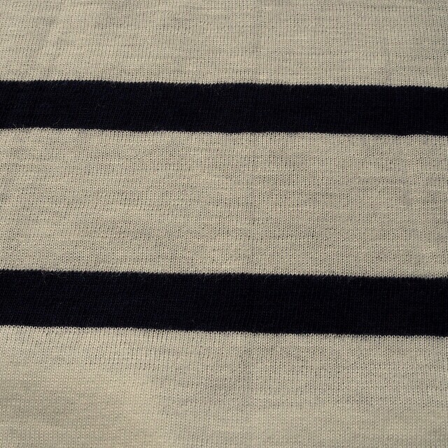 2392 - Merino Woll Streifen in softem links-rechts Jersey | Ansicht: Merino Woll Streifen in softem links-rechts Jersey
