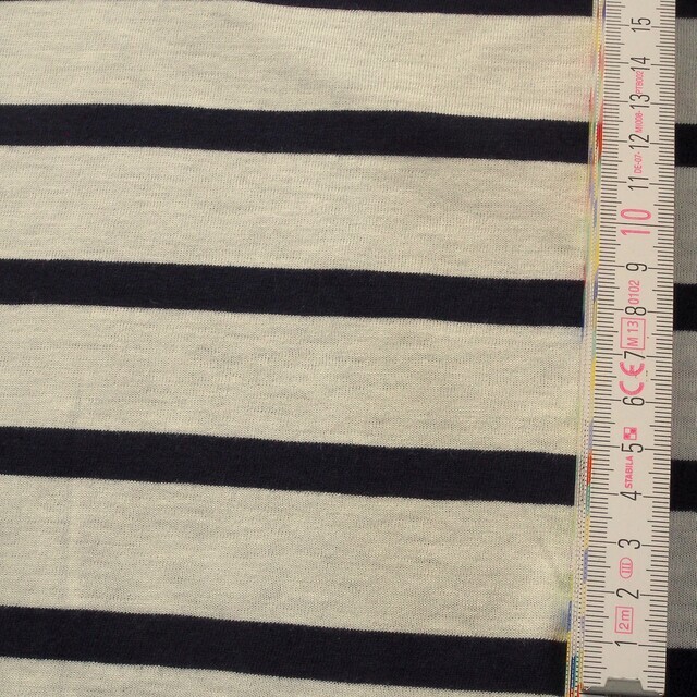 2392 - Merino Woll Streifen in softem links-rechts Jersey | Ansicht: Merino Woll Streifen in softem links-rechts Jersey