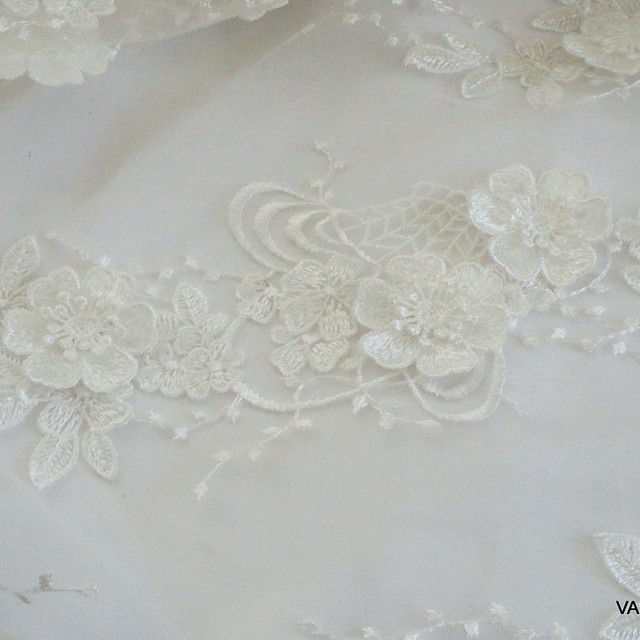 3D-Allover Bogen Stickerei - tone in tone off-white auf Tüll bestickt. | Ansicht: 3D-Allover Bogen Stickerei - tone in tone off-white auf Tüll bestickt.