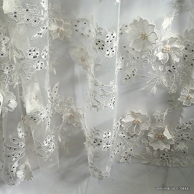 3D Perlen und Straß Couture Spitze in Weiß | Ansicht: 3D Perlen und Straß Couture Spitze in Weiß