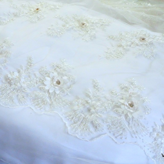 3D-lace with stabs-pearls and mini sequins tone in tone in white | View: 3D-lace with Swarovski-stabs-pearls and mini sequins tone in tone in white