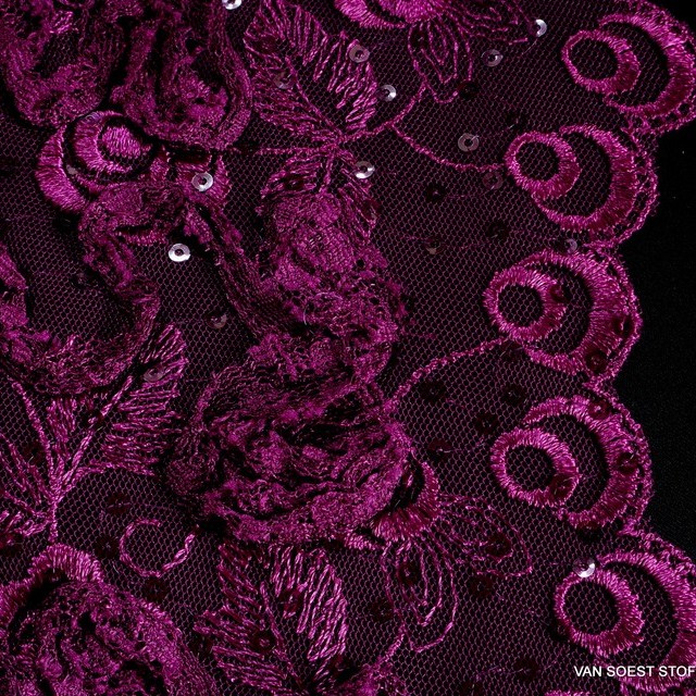 3D Spitzenranken & Stickerei Rosen-Blüten mit glänzenden Minipailletten | Ansicht: 3D Spitzenranken & Stickerei Blüten inklusive glänzende Minipailletten auf Tüll Plum