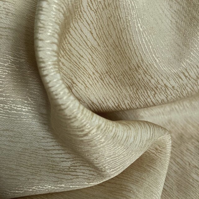 Tree bark crepe satin in 60% cupro - 40% lyocell in beige