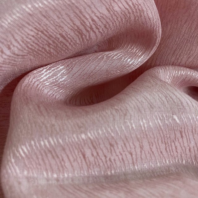 Tree bark crepe satin in 60% cupro - 40% lyocell in rosé