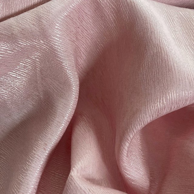Baumrinden Crepe-Satin in 60% Cupro - 40% Lyocell in rosé | Ansicht: Baumrinden Crepe-Satin in 60% Cupro - 40% Lyocell in rosé