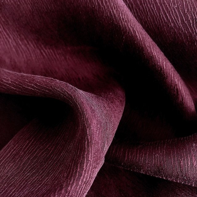 Tree Bark Crepe-Satin in TENCEL™/Cupro in burgundy