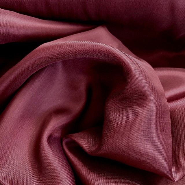 Bemberg 100% Cupro® lining fabric in Bordeaux | View: Bemberg 100% Cupro® lining fabric in Bordeaux