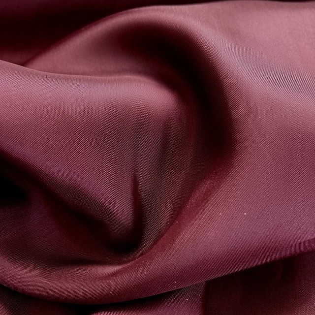 Bemberg 100% Cupro® lining fabric in Bordeaux | View: Bemberg 100% Cupro® lining fabric in Bordeaux