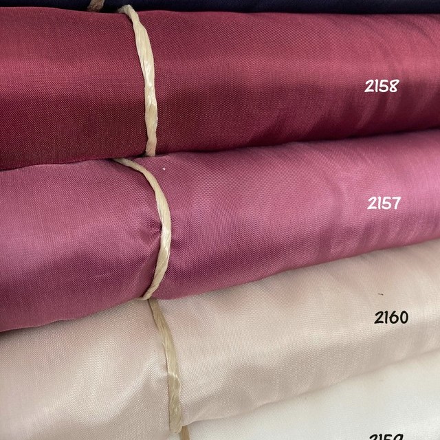 Bemberg 100% Cupro® lining fabric in Mulberry | View: Bemberg 100% Cupro® lining fabric in Mulberry