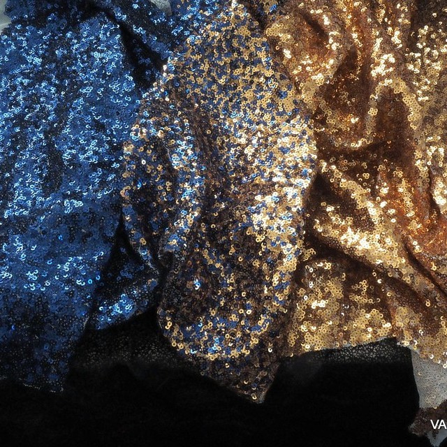 Opaque gold-blue Dégradé mini sequins on white stretch tulle. | View: Opaque gold-blue Dégradé mini sequins on white stretch tulle.