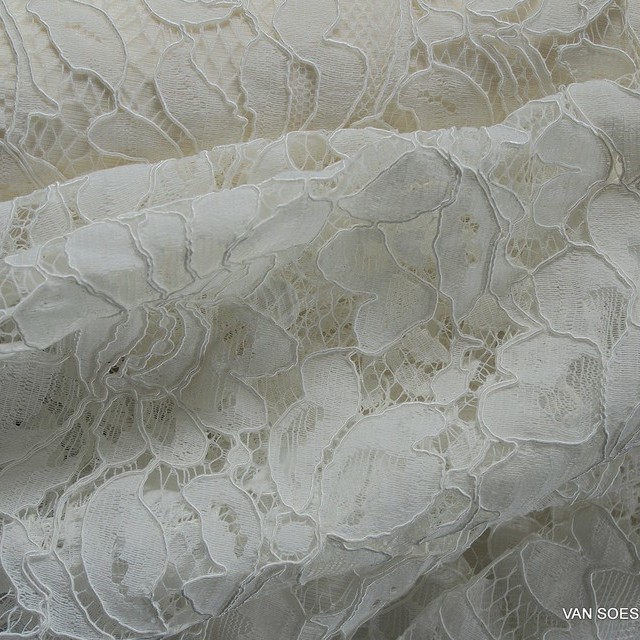 Flower Cord lace in Off-White as panel