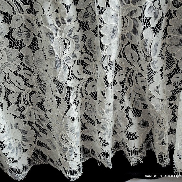 Flower Cord lace in Off-White as panel