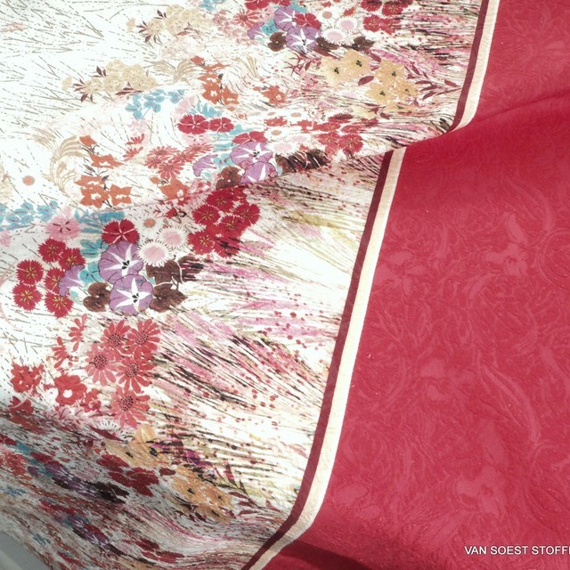 Blumenbordüre auf Jaquard gewebtem Stoff | Ansicht: Blumenbordüre auf Jaquard gewebtem Stoff