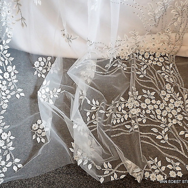 3D Flower border lace with pearls and silver glass in off-white | View: 3D Flower border lace with pearls and silver Swarovski glass in off-white