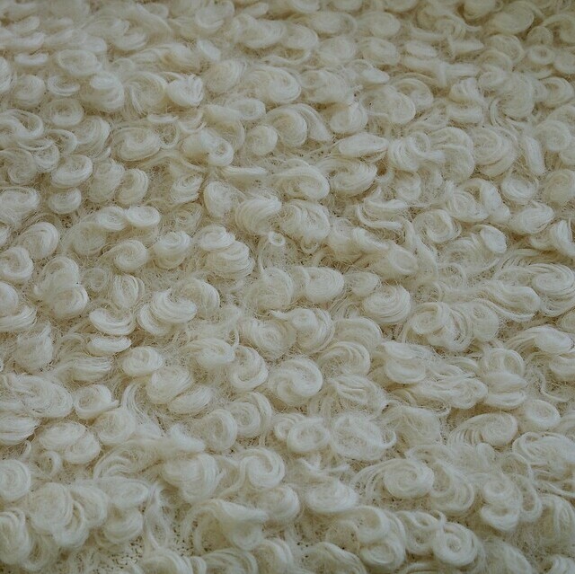 Bouclé Schafsfell Imitat in 4 Farben-ECRU-Peach-Lavendel & Zimt