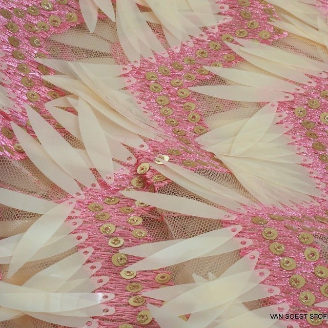 Bühnen Längs Pailletten Outfit in Rosé - Gold auf Hautfarbigen Tüll. | Ansicht: 1944 - Bühnen Längs Pailletten Outfit in Rosé - Gold auf Hautfarbigen Tüll.