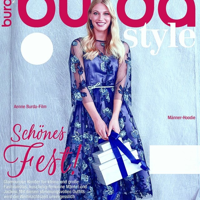 Burda style Blätter Stickerei auf dunkelblauer Stretch Tüll