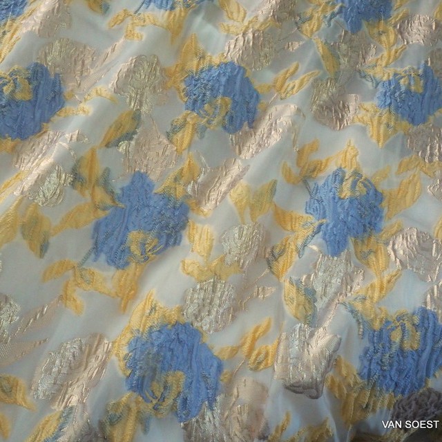 Couture 3D Blumen Organza Jacquard in Vanille - Gold - Bleu | Ansicht: Couture 3D Blumen Organza Jacquard in Vanille - Gold - Bleu