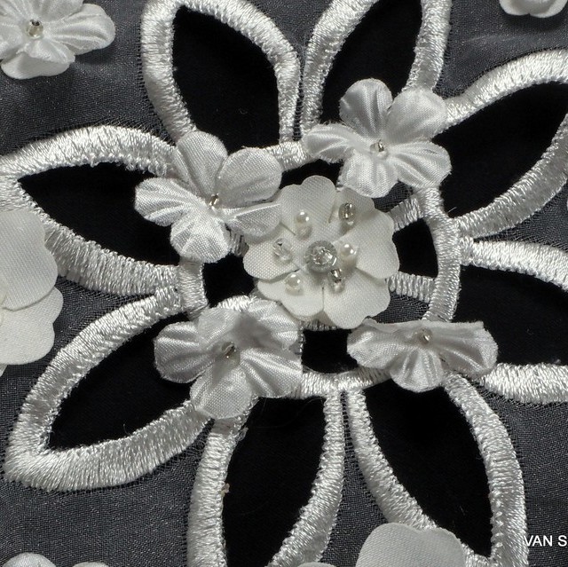 Couture Blümchen-mit Perlen, Pailletten und Straß | Ansicht: Couture Blümchen-Blumen-Blum mit Perlen, Pailletten und Straß