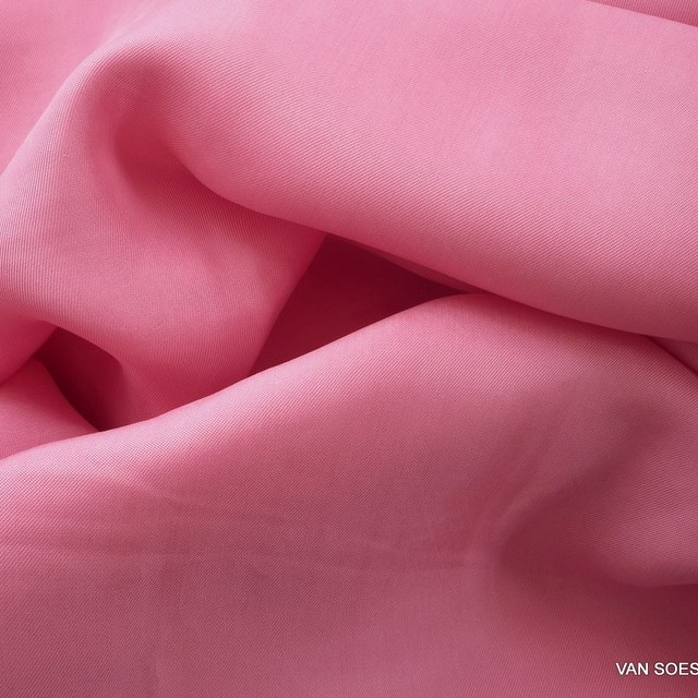 Cupro viscose twill sandwashed in fuchsia