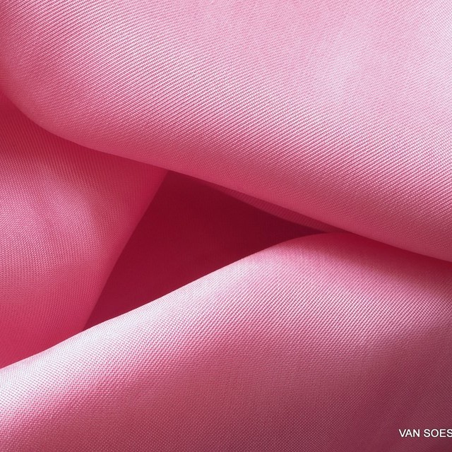 Cupro viscose twill sandwashed in pink | View: Cupro viscose twill sandwashed in the color fuchsia