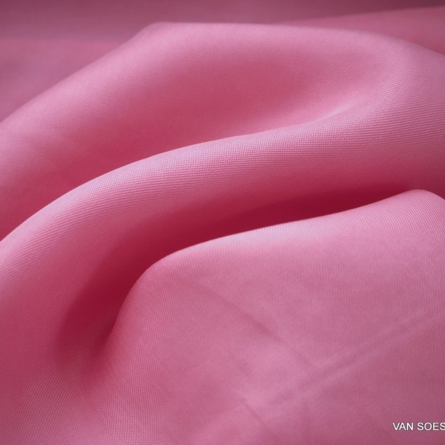 Cupro viscose twill sandwashed in pink | View: Cupro viscose twill sandwashed in the color fuchsia