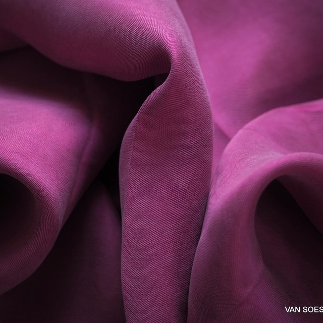 Cupro viscose twill sandwashed in Plum | View: Cupro viscose twill sandwashed in the color Plum