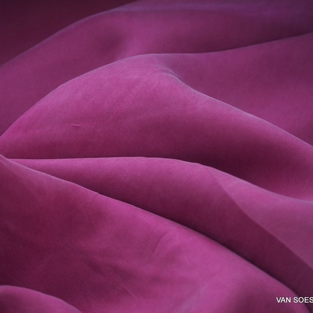 Cupro viscose twill sandwashed in Plum | View: Cupro viscose twill sandwashed in the color Plum