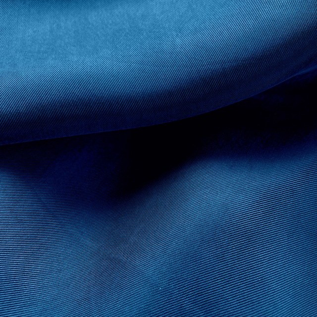 Cupro viscose twill sandwashed in royal blue | View: Cupro viscose twill sandwashed in the color royal blue