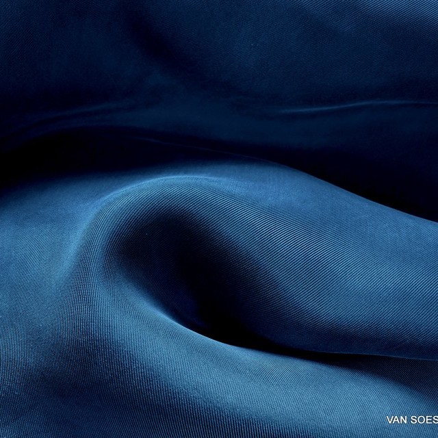 Cupro-Viskose Twill sandwashed in Royalblau | Ansicht: Cupro-Viskose Twill sandwashed in der Farbe Royalblau