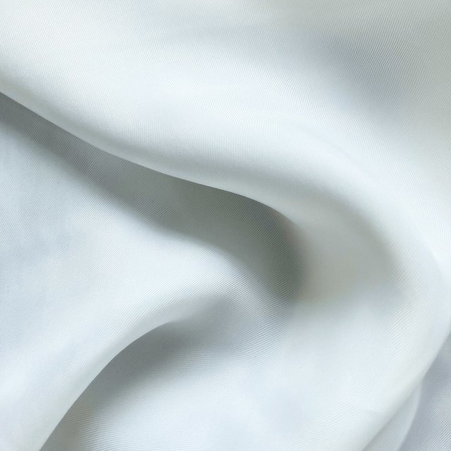 Cupro-Viskose Twill sandwashed in Schneeweiss | Ansicht: Cupro-Viskose Twill sandwashed in der Farbe Schneeweiss