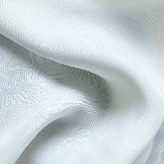 Cupro viscose twill sandwashed in snow white | View: Cupro viscose twill sandwashed in the color snow white