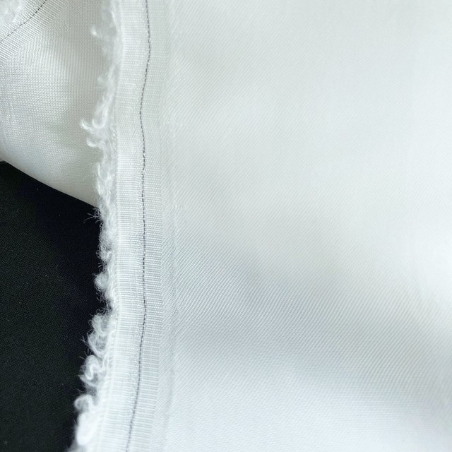 Cupro-Viskose Twill sandwashed in Schneeweiss | Ansicht: Cupro-Viskose Twill sandwashed in der Farbe Schneeweiss