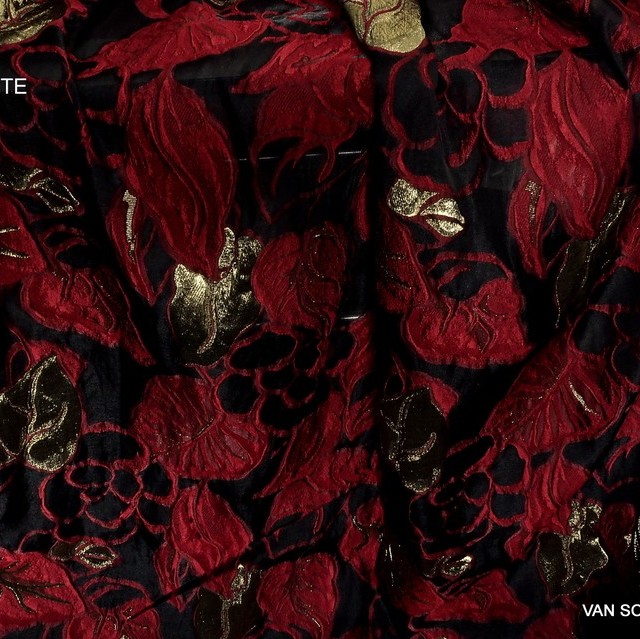 Dallas Couture Gold-Lamé Blätter Jacquard in Rot - Gold - Schwarz | Ansicht: Dallas Couture Gold Lamé Blätter Jacquard in Rot - Gold - Schwarz